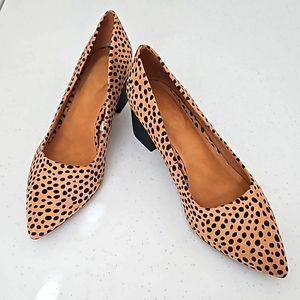 SZ 9 Universal Threads leopard print shoes